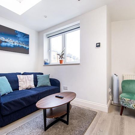 Cosy 1 Bed Apartment With Free Parking Close To Underground Station Zone 2 For Quick Access To Central London Up To 5 Guests Bagian luar foto